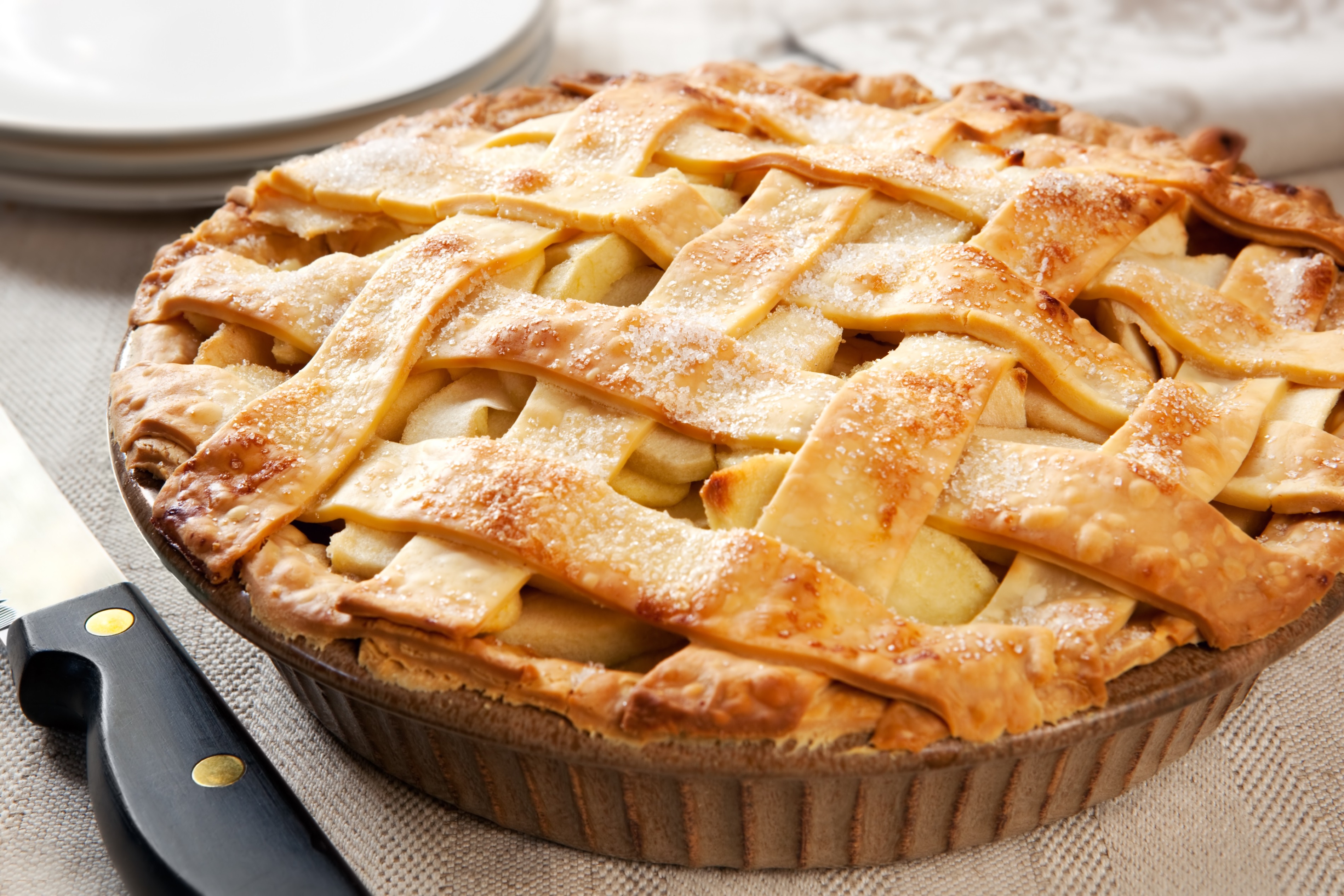 Пошаговое приготовление пирога. Apple pie (яблочный пирог). Шарлотка американский пирог. Яблочная Жизель пирог. Американский яблочный пирог.