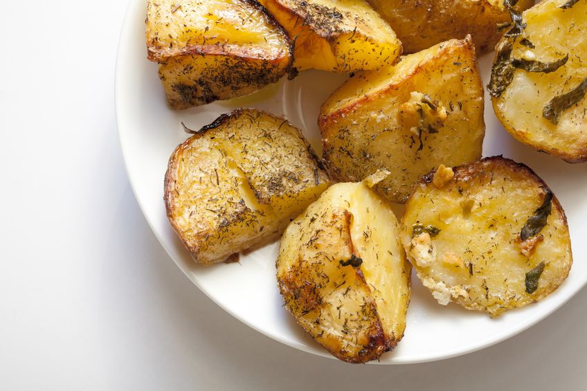 cartofi cu usturoi si parmezan la cuptor