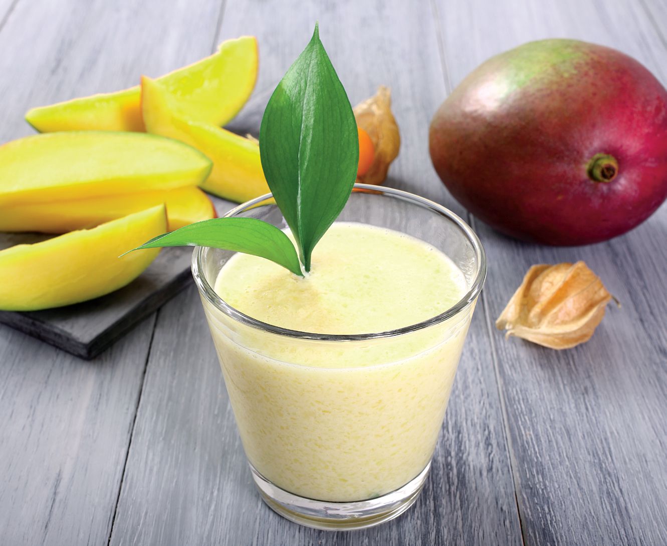 Smoothie cu mango la pahar