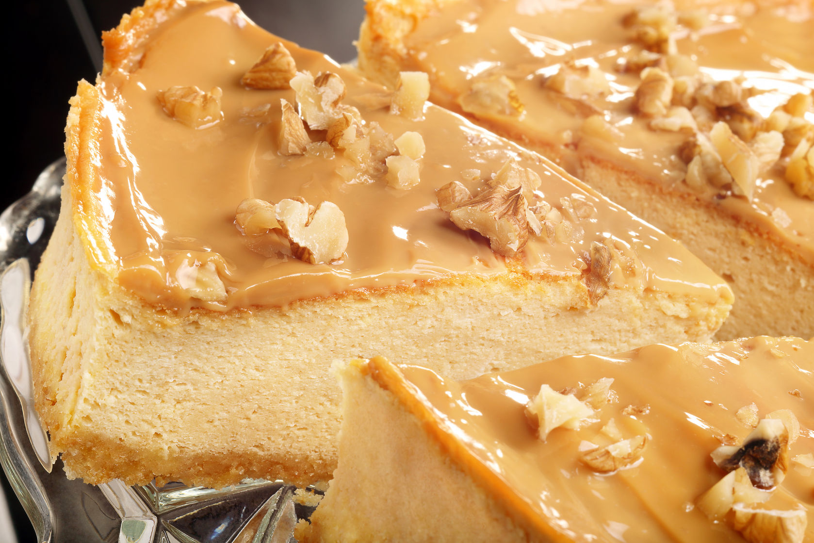 Cheesecake cu caramel si nuci