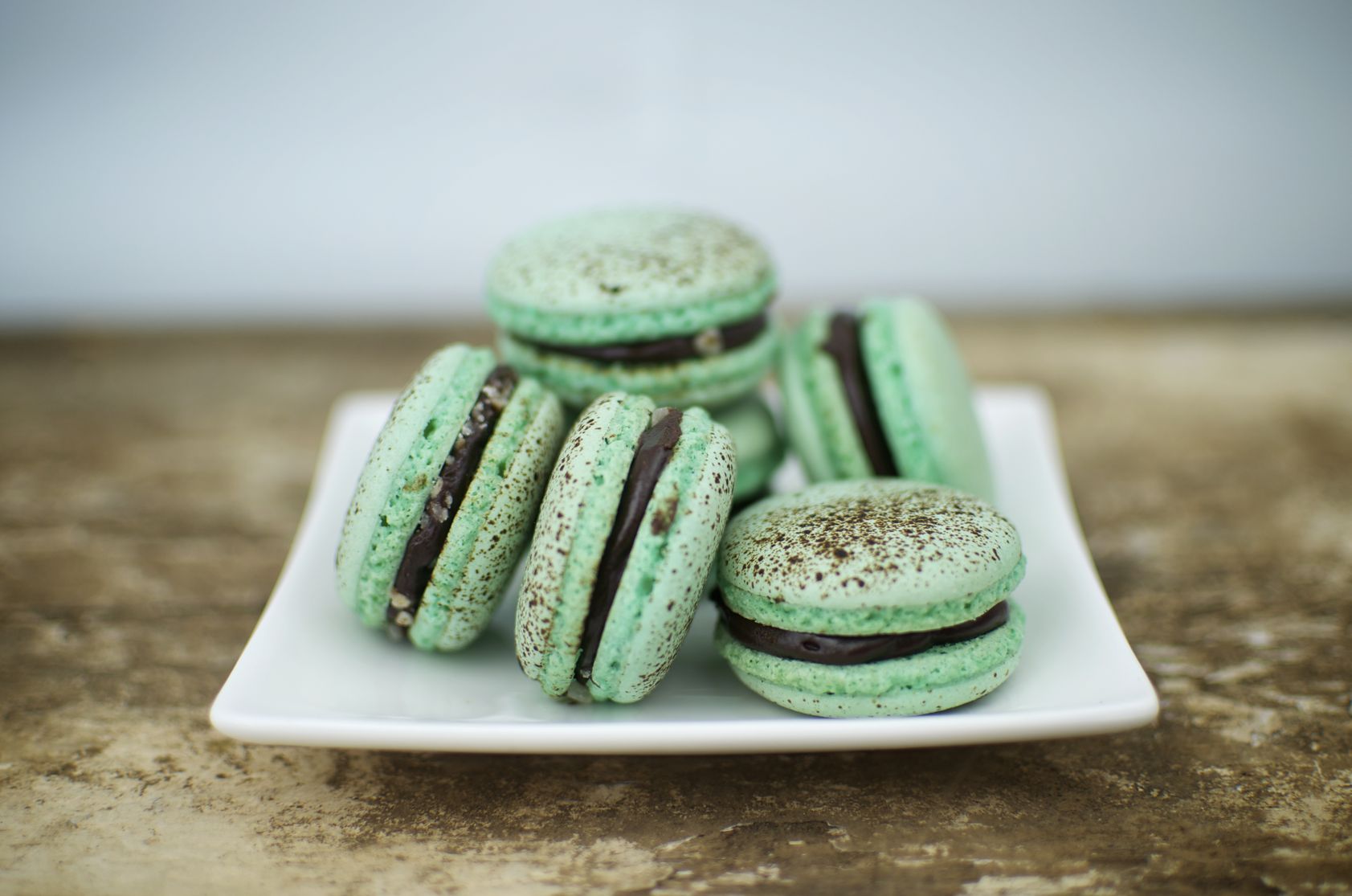 Macarons cu menta si ciocolata