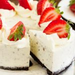 Cheesecake cu oreo si capsune