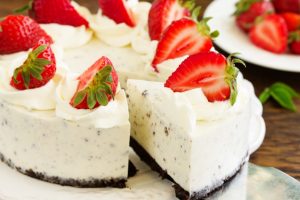 Cheesecake cu oreo si capsune