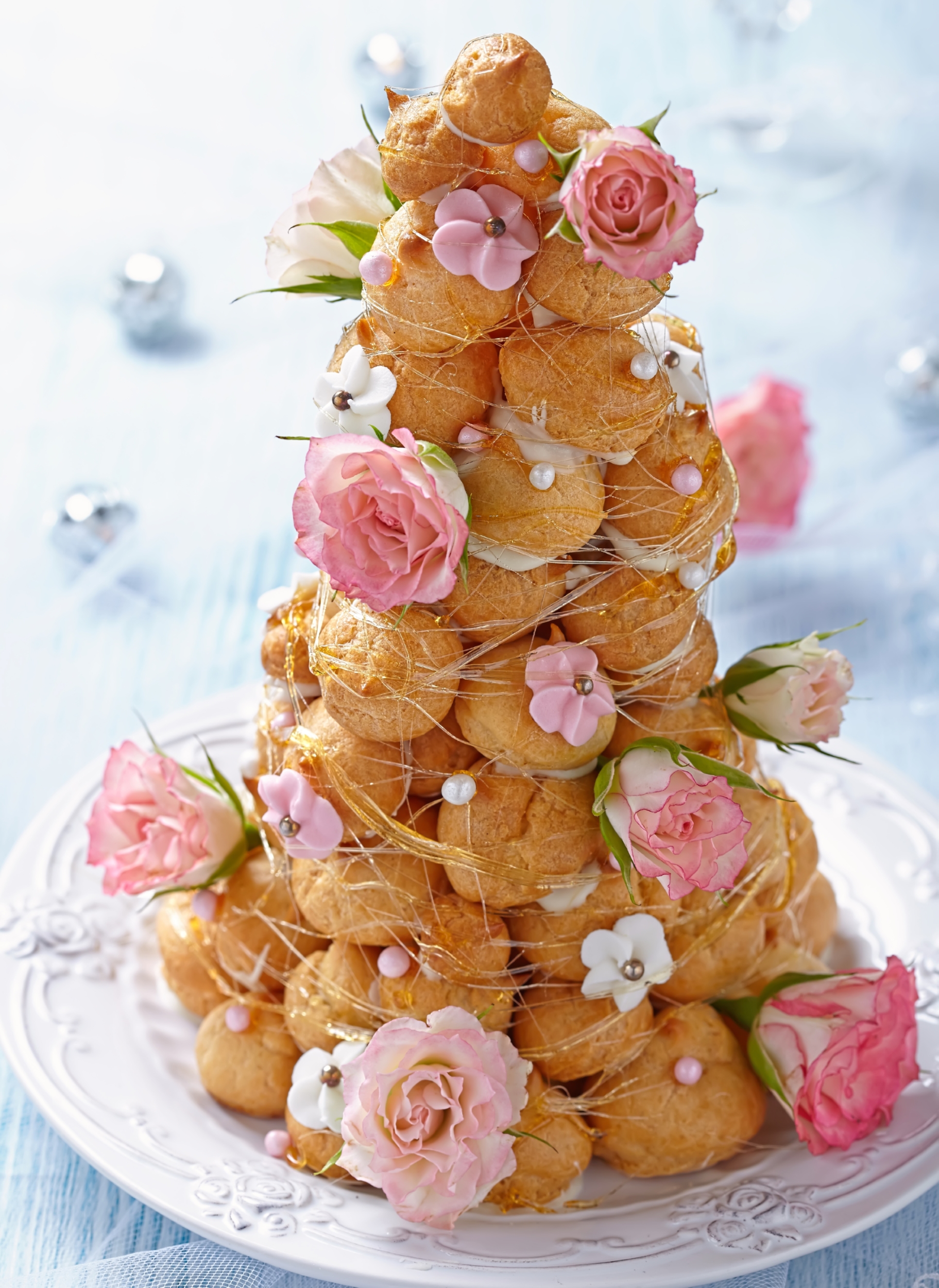 Croquembouche (tort de profiterol)