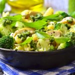 Paste cu broccoli si pui in sos pesto