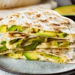 Quesadillas cu avocado si mozzarella