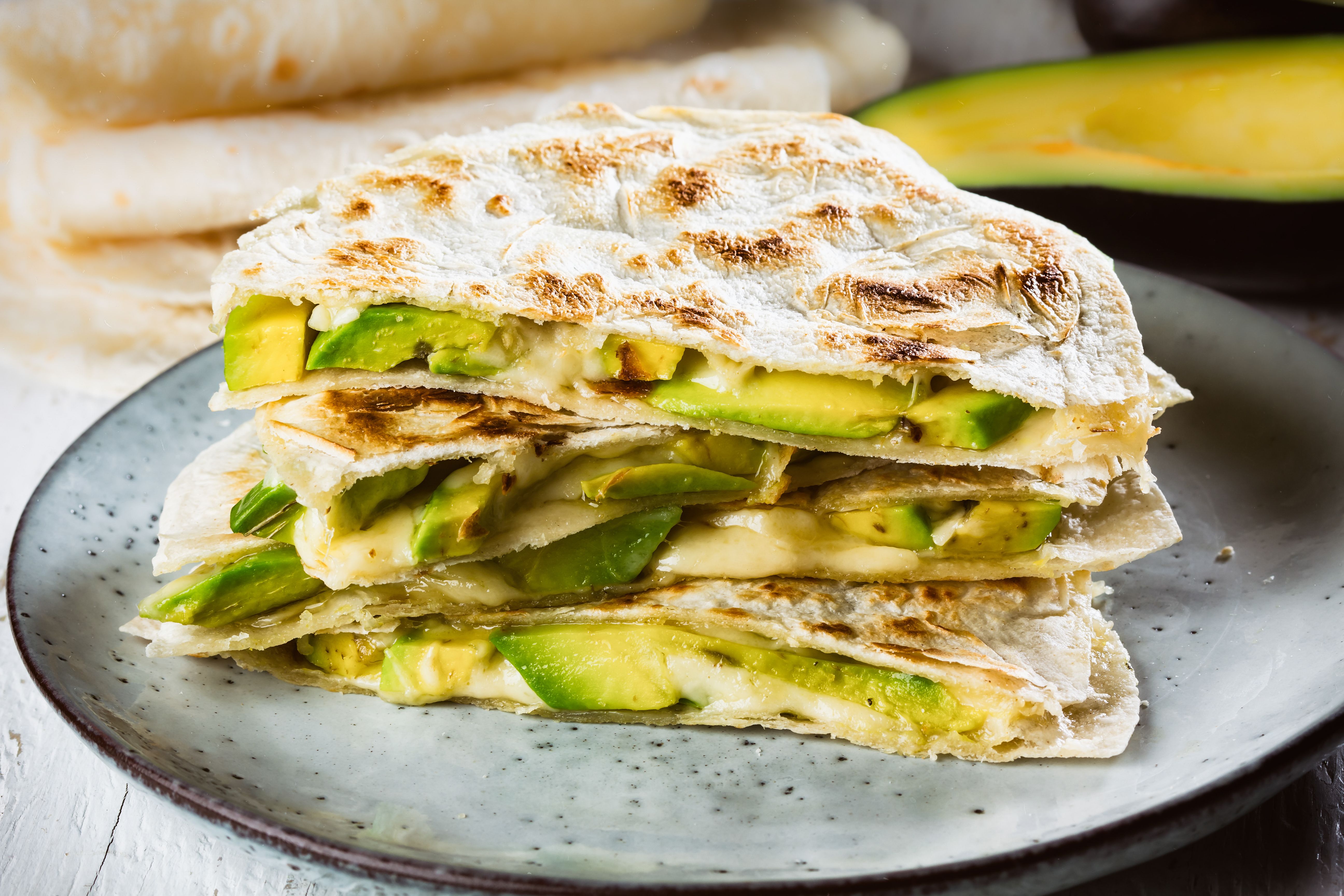 Quesadillas cu avocado si mozzarella