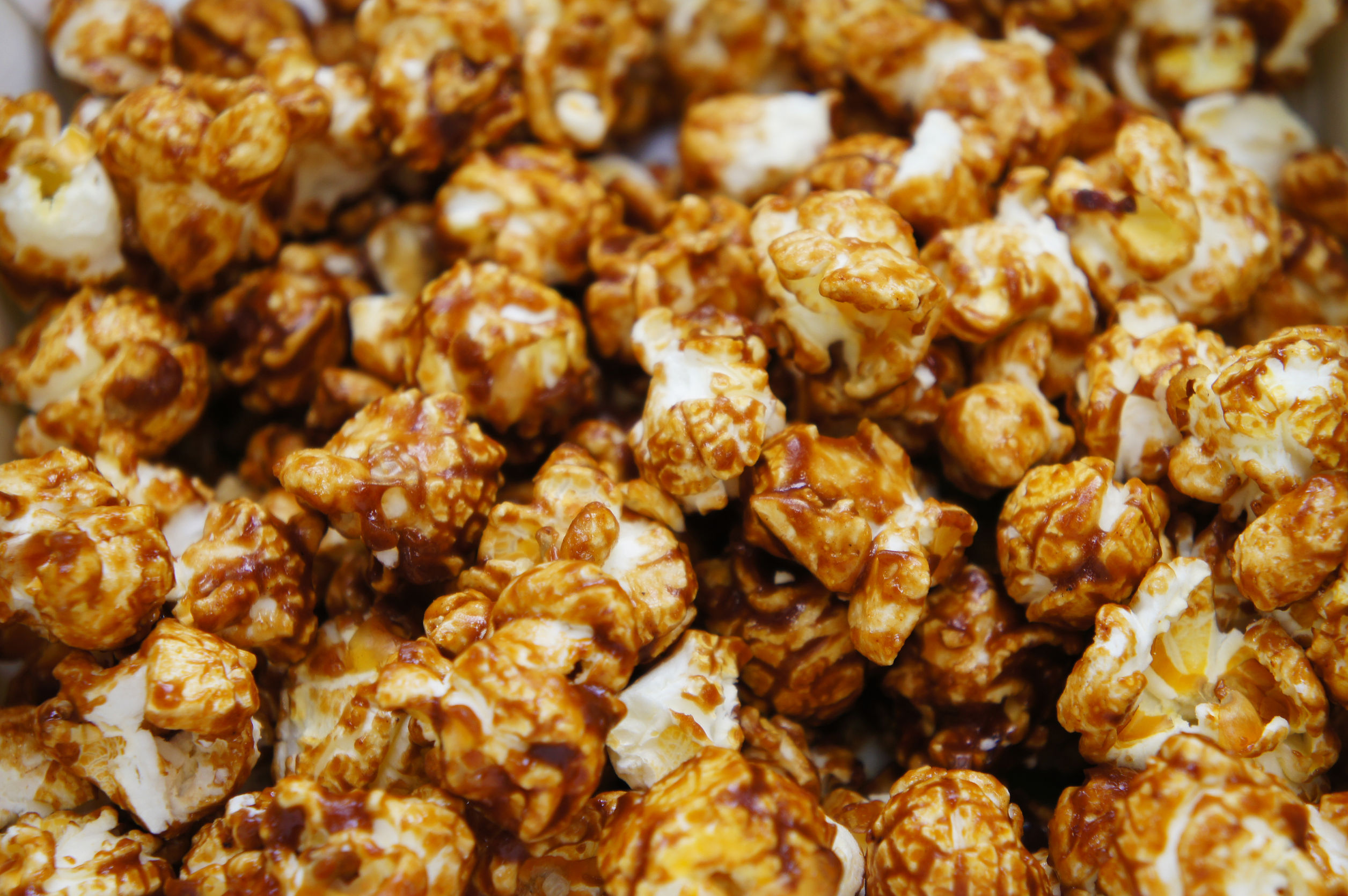 Popcorn cu caramel de casa - floricele de porumb caramelizate
