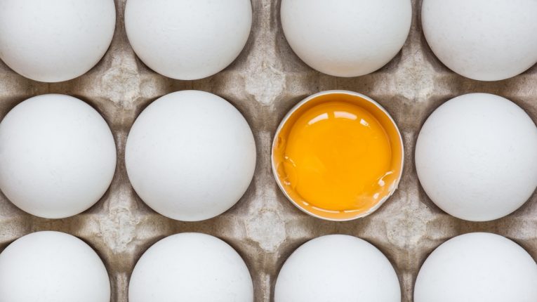 Cat timp poti pastra ouale crude sau fierte, in functie de modul de depozitare