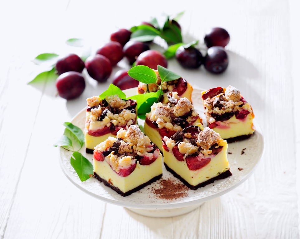 Plum cheesecake