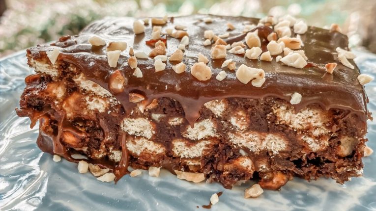 Tort De Clatite Cu Nutella Si Alune De Padure Retete Practice